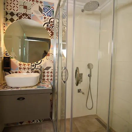 Appartement Colorful Flat With Terrace Near Hadrian's Gate Antalya