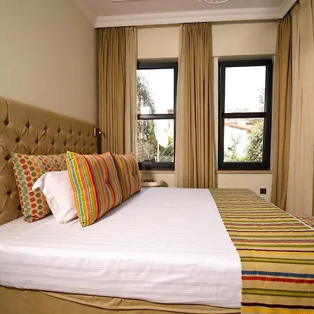 Colorful Flat With Terrace Near Hadrian's Gate Appartement Antalya