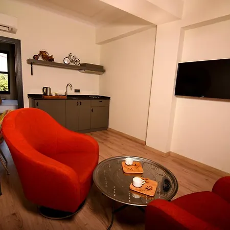 Colorful Flat With Terrace Near Hadrian's Gate Antalya