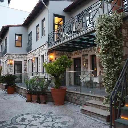 Appartement Colorful Flat With Terrace Near Hadrian's Gate *