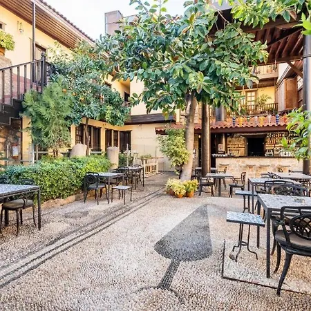 Colorful Flat With Terrace Near Hadrian's Gate Antalya