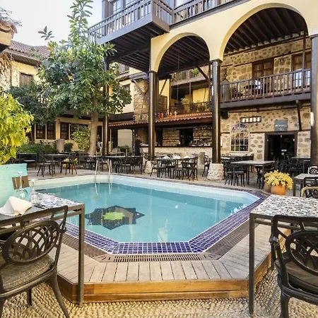 Appartement Colorful Flat With Terrace Near Hadrian's Gate